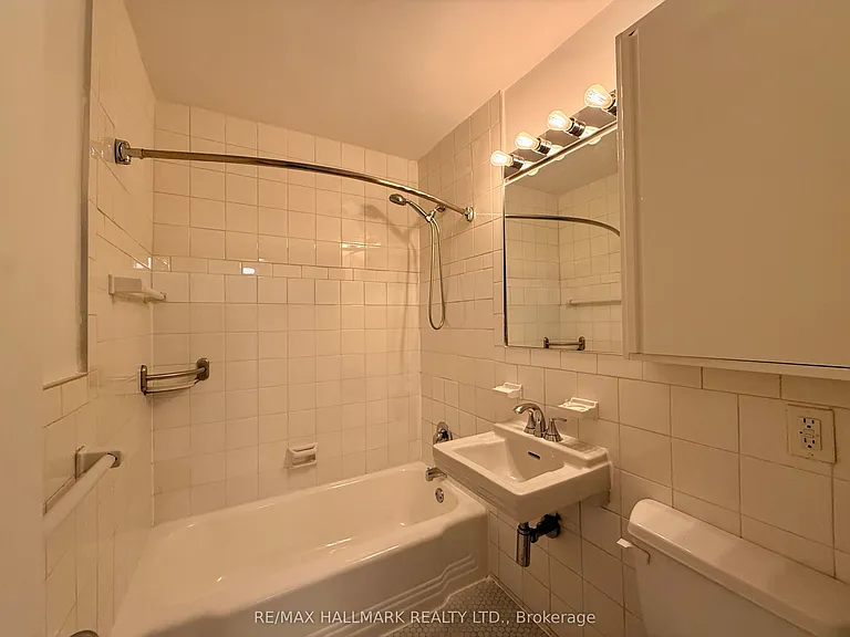30 Upper Canada Dr #101 — Photo 6