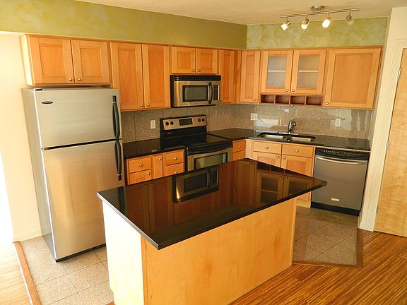 4th image of 2222 Detroit Ave APT 608