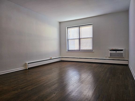 4th image of 275 Hoym St APT 1K