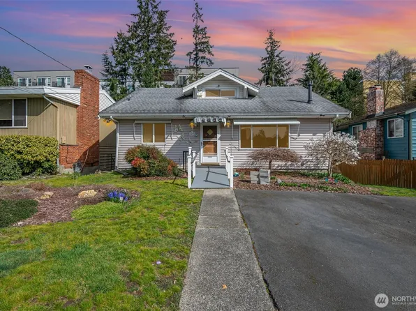 9032 Palatine Avenue N, Seattle, WA 98103