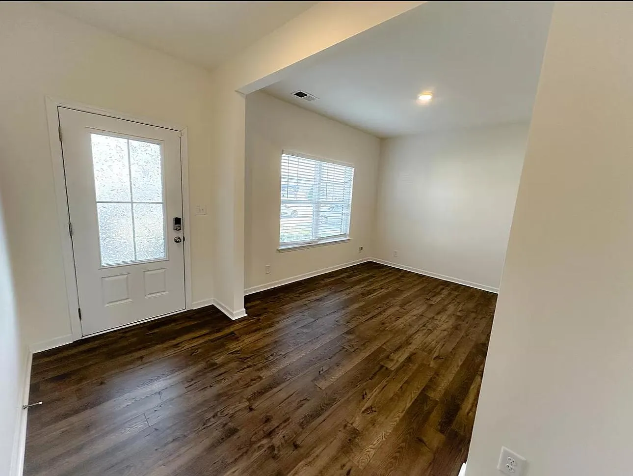 5 bed, 2511 sqft, $3,195 — Photo 2