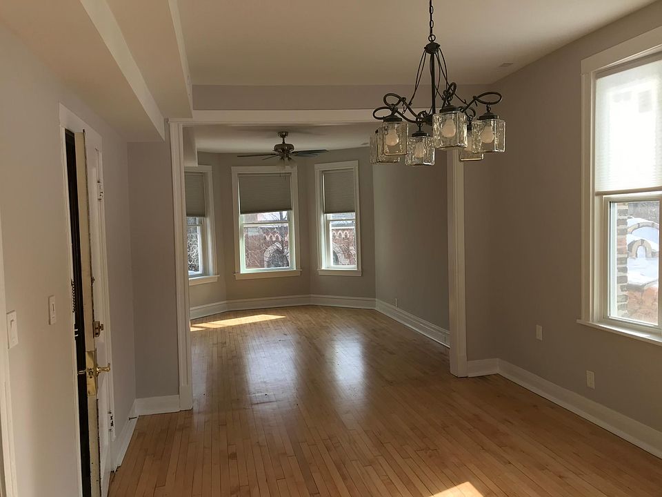 2nd image of 3-1042 N Oakley Blvd #3