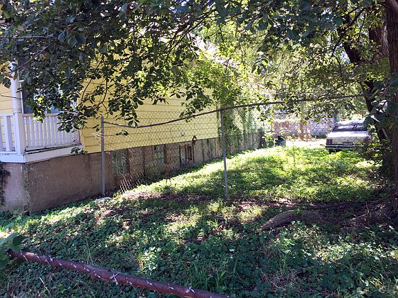 3rd image of 4434 Swan Ave