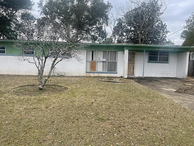 1st image of 717 Woodland Dr