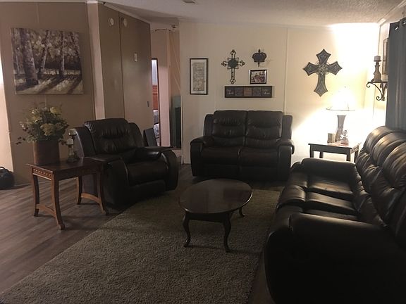 3rd image of 904 Gulf Ave