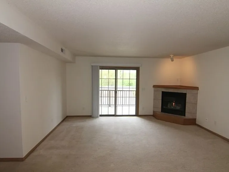2882 Coral Ct — Photo 3
