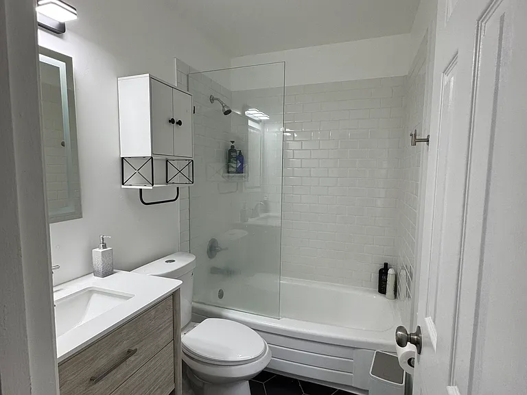 1650 La Salle Ave — Photo 12