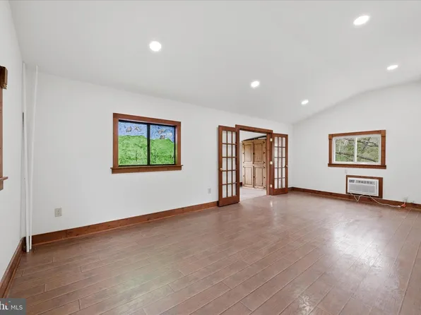 216 Cedar River Ln, Augusta, WV 26704
