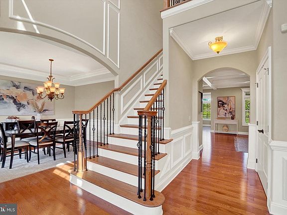 5th image of 1416 Summit Way