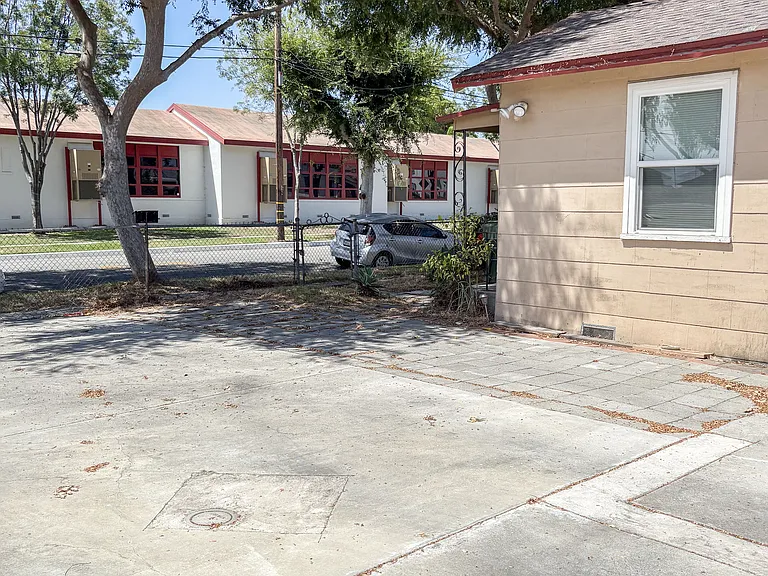 7565 Emerson Pl — Photo 13