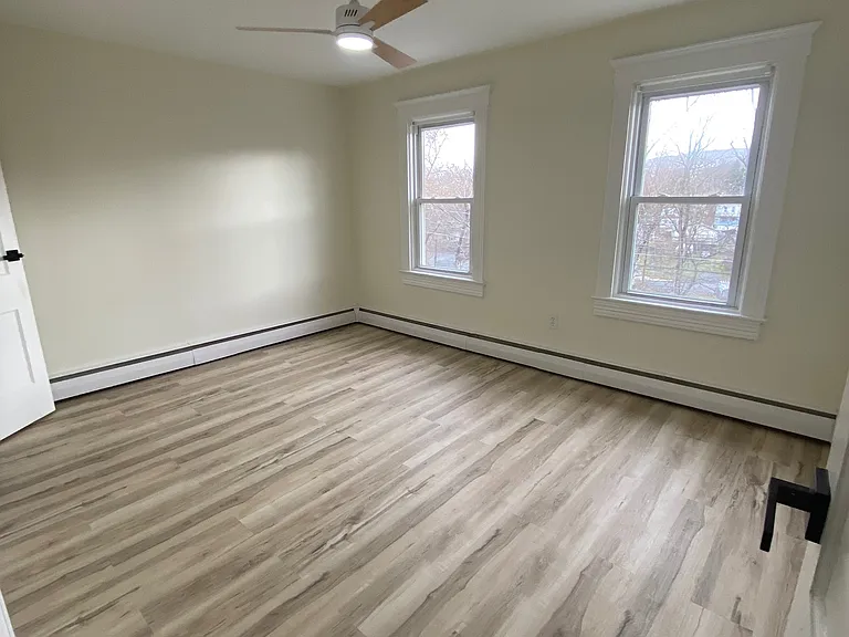 129 Beech St — Photo 31
