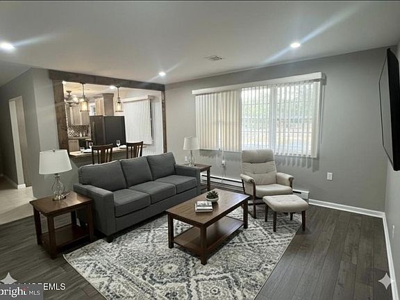 3rd image of 12A Sunset Rd