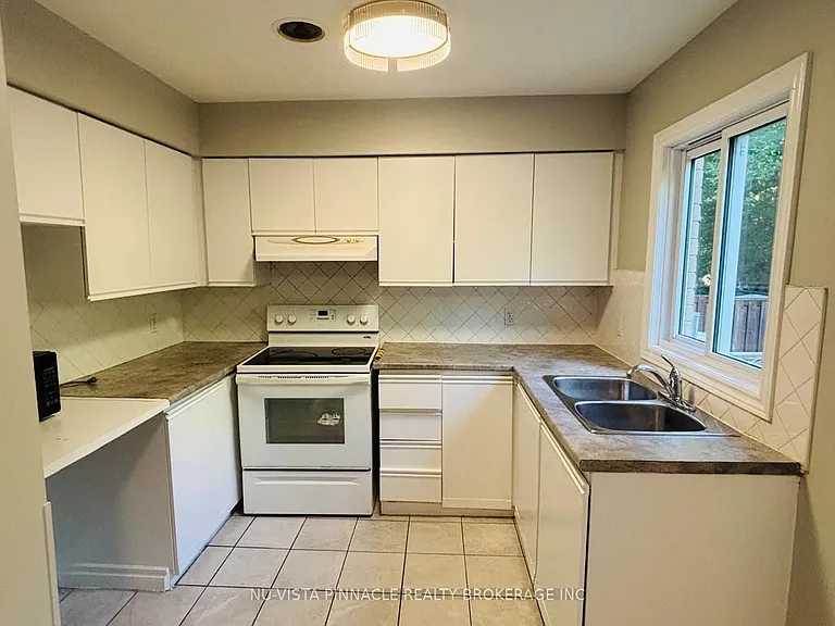 577 3rd St #39 — Photo 7