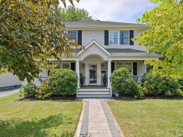 143 Stout Ave, Middlesex, NJ 08846