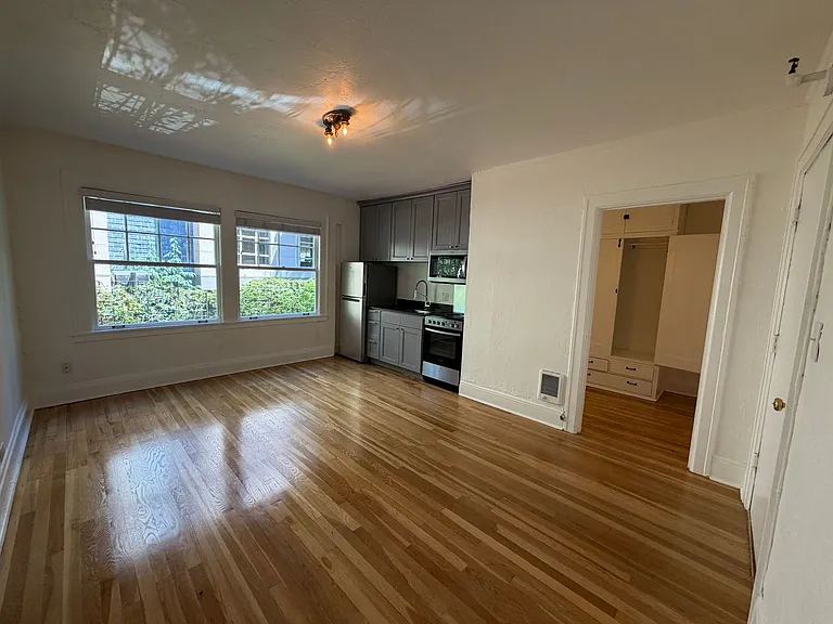 Greenway Apartments — Photo 7