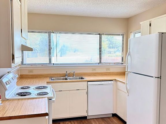 4th image of 202 Cypress Dr