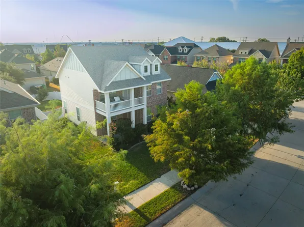 708 Whitemarsh Dr, Aubrey, TX 76227