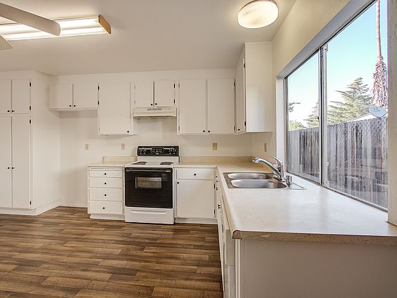4th image of 7063 Woodmore Oaks Dr