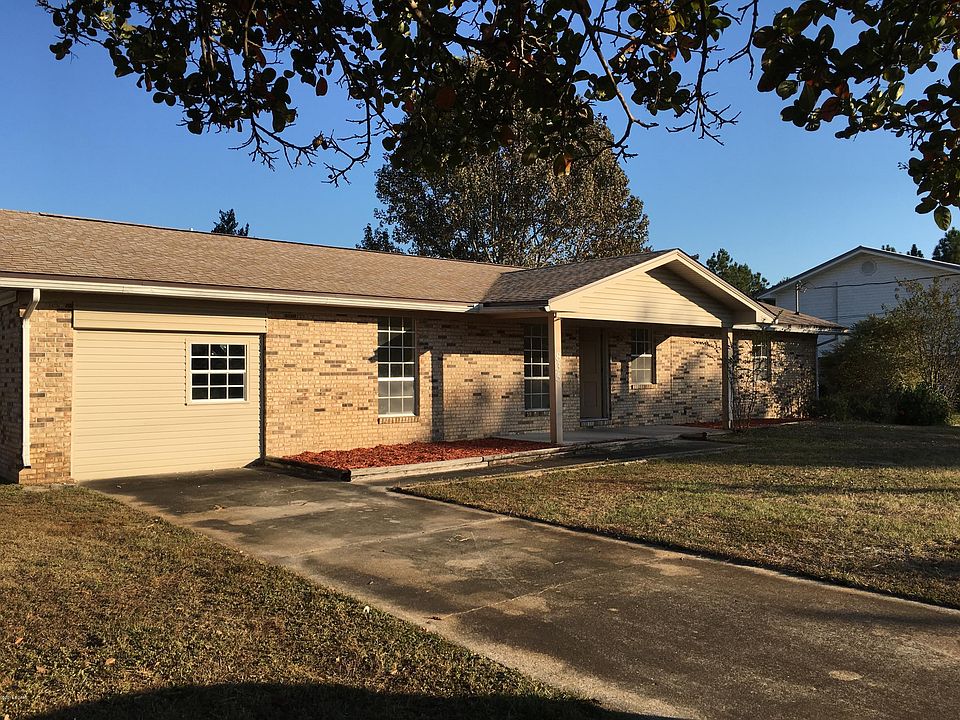 1st image of 835 Clarence Ln