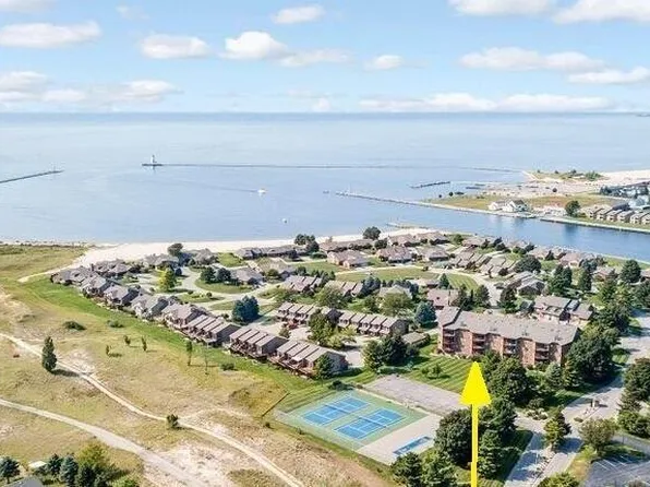 368 Harbor Dr Unit 206, Ludington, MI 49431