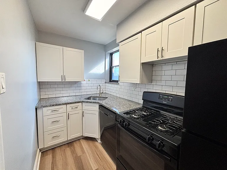 Royal Gardens Apartments — Photo 7