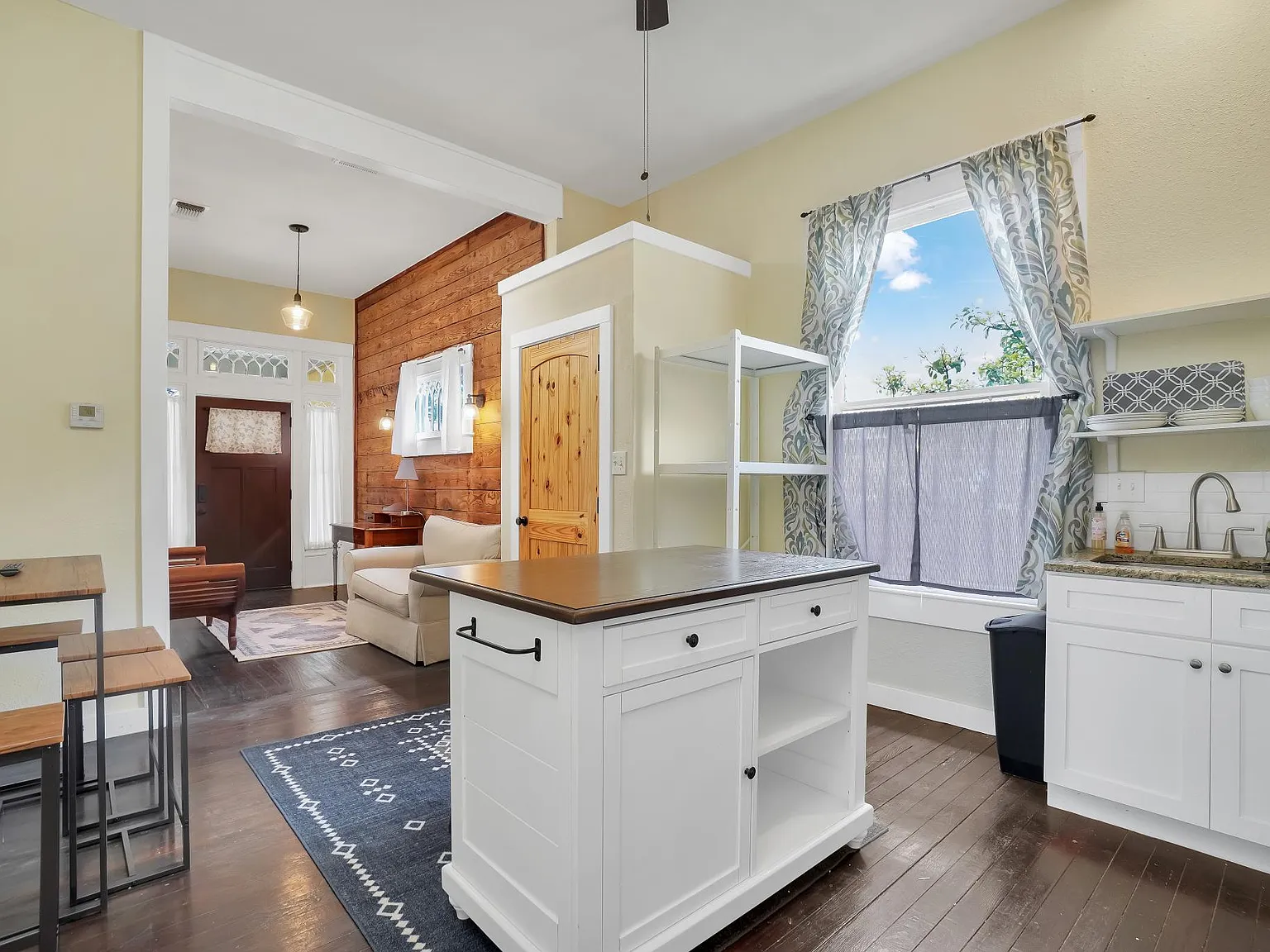 1 bed, 800 sqft, $1,025 — Photo 2
