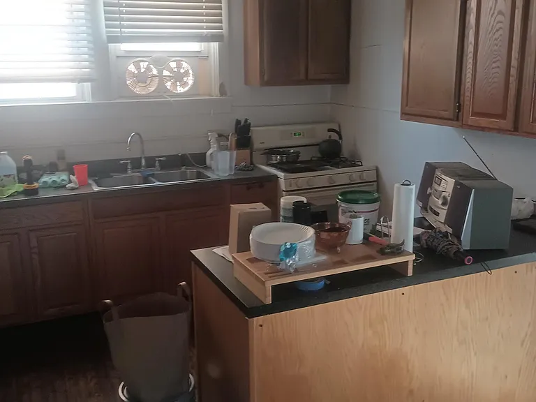 3944 Winterburn Ave — Photo 2