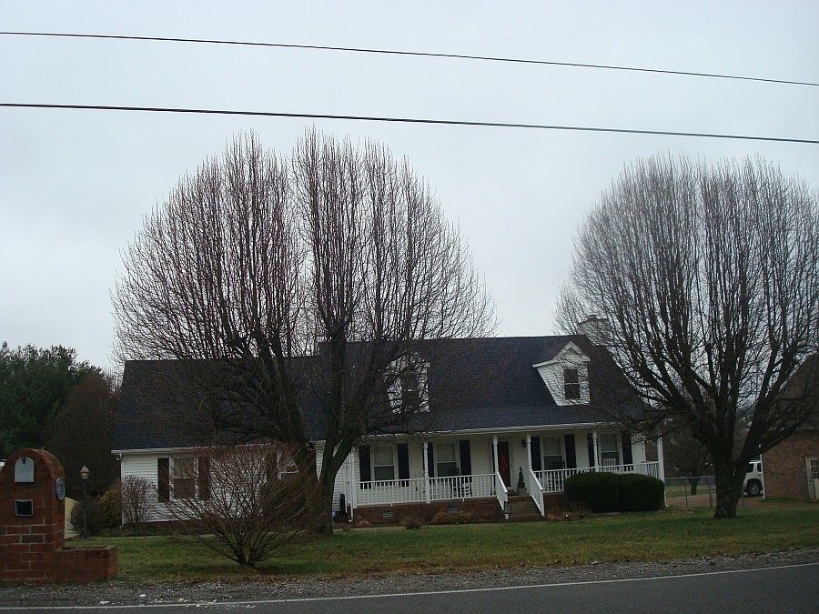 1st image of 211 Lone Oak Dr