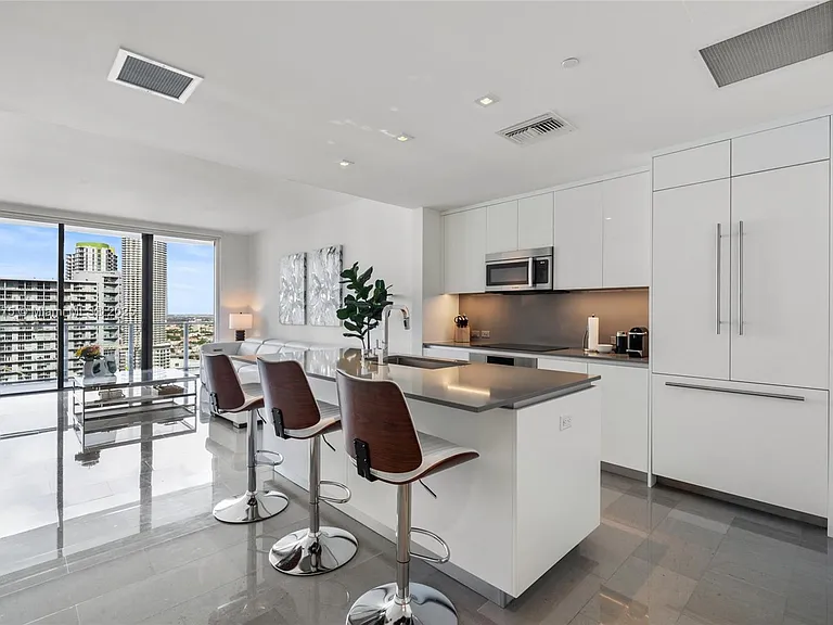 68 SE 6th St #2306 — Photo 4