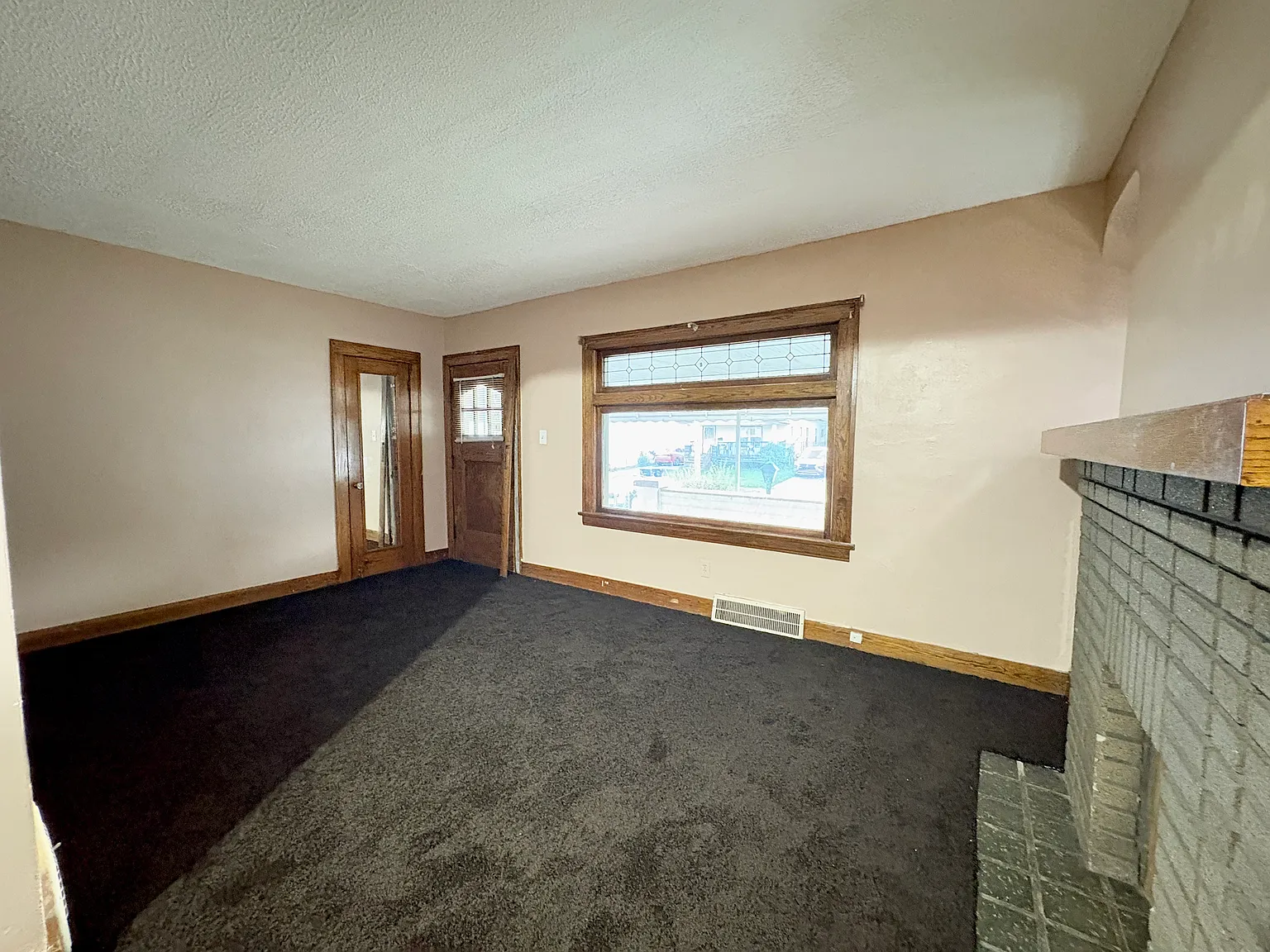 4 bed, 2.5 bath, 1374 sqft, $1,460 — Photo 3