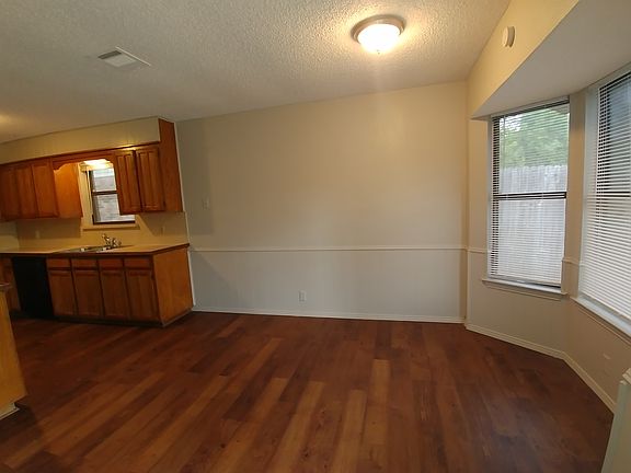 3rd image of 6461 Whitehurst Dr