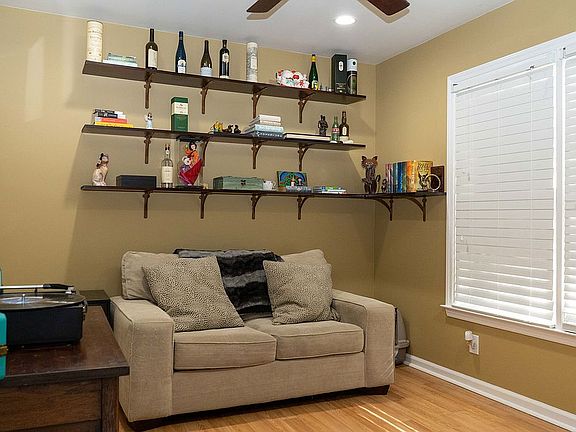 5th image of 104 Thickett Pl
