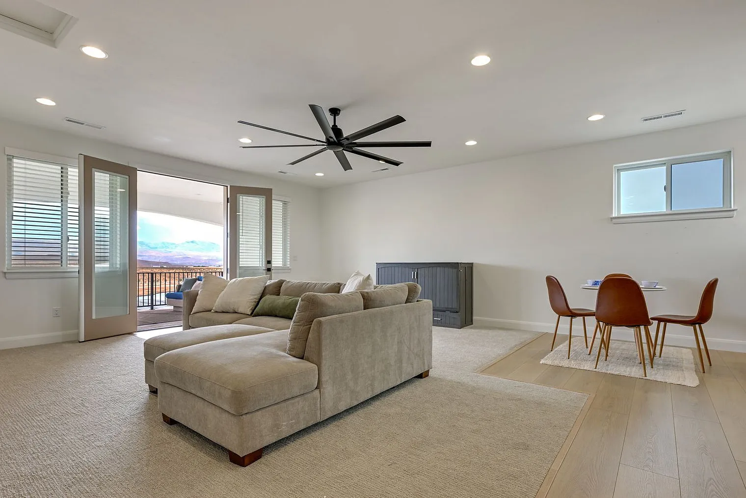 2 bed, 1.0 bath, 1399 sqft, $2,806 — Photo 2