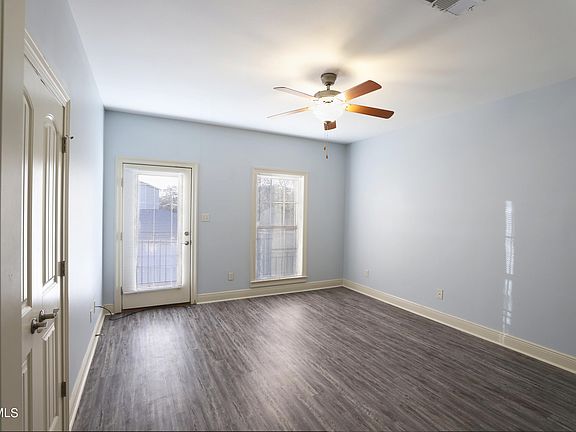 4th image of 62 Oak Alley Ln