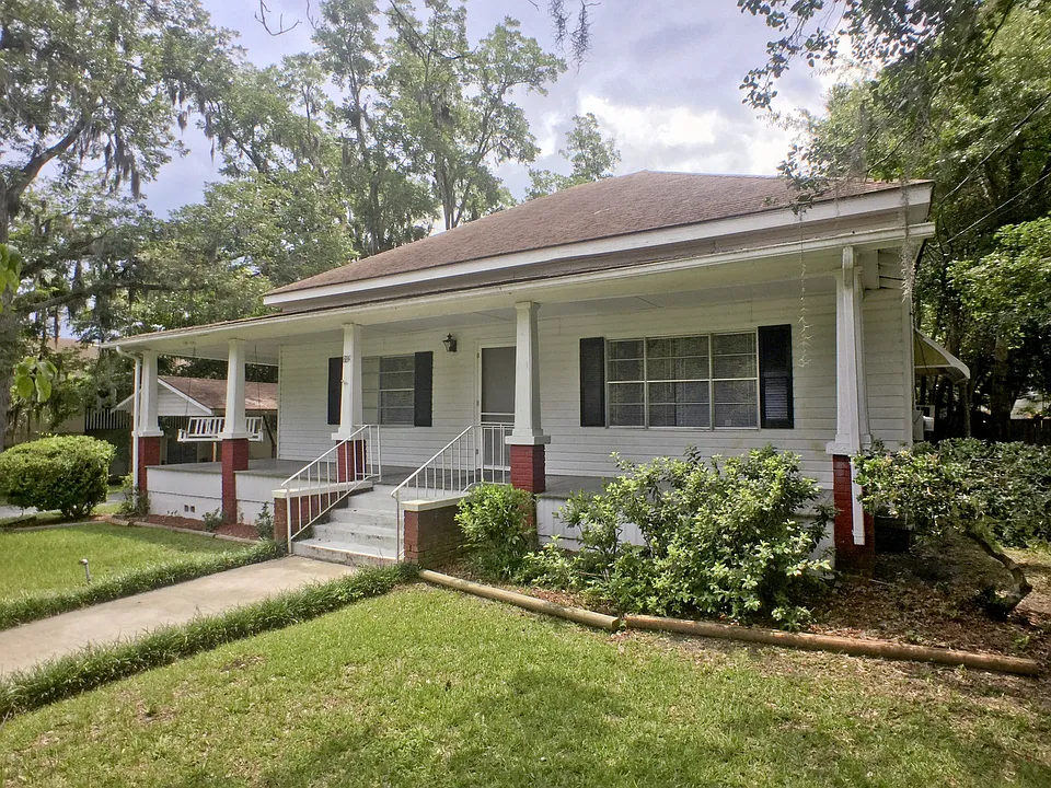 205 E 2nd St