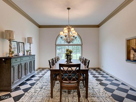 3rd image of 6 Colonial Dr