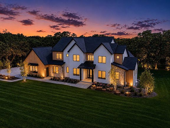 2nd image of 4608 Royal Oaks Ln SW