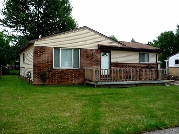 16405 Oakbrook St photo 1