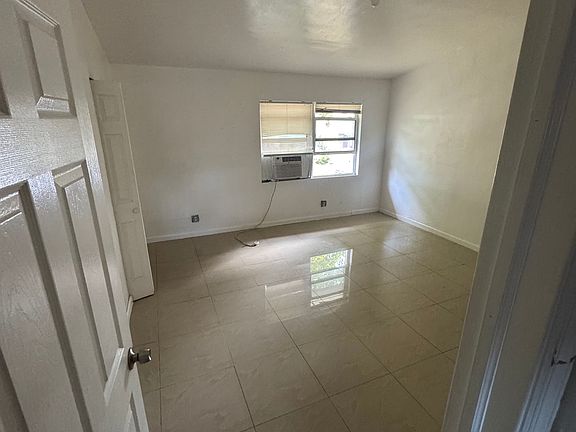 3rd image of 1111 35th St