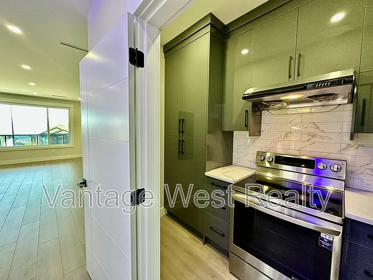 3608 Silver Way — Photo 8