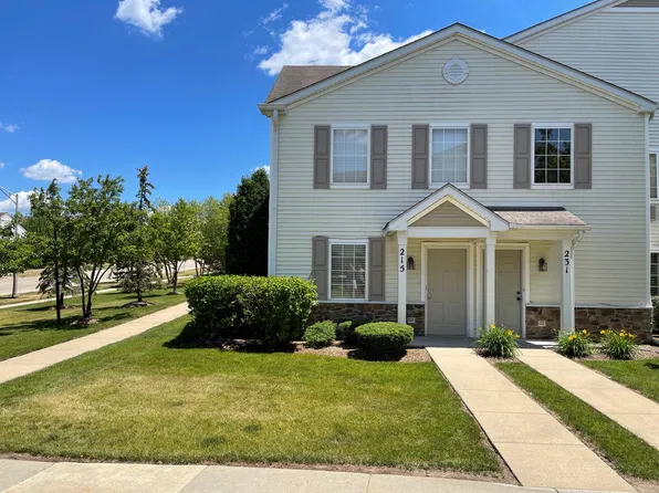 215 Silverstone Dr, Carpentersville, IL 60110