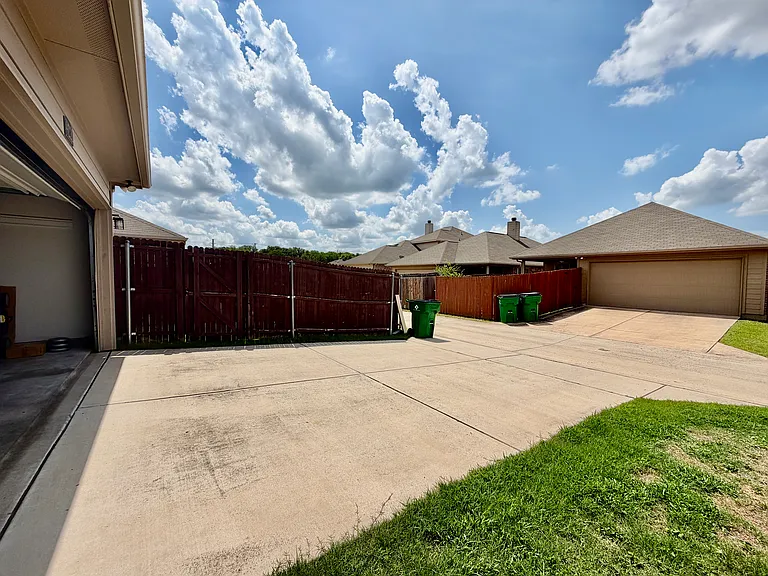9220 Stewart St — Photo 30