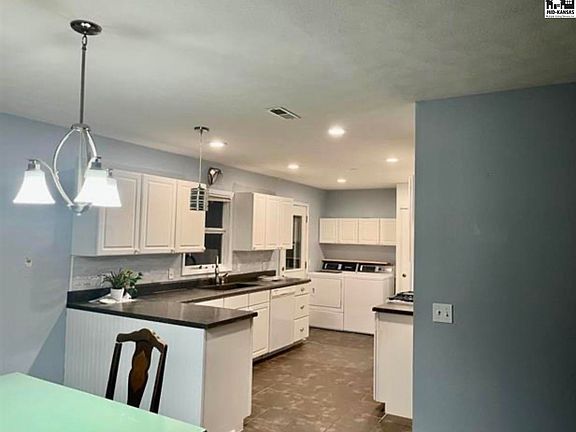 2nd image of 403 S Walnut St