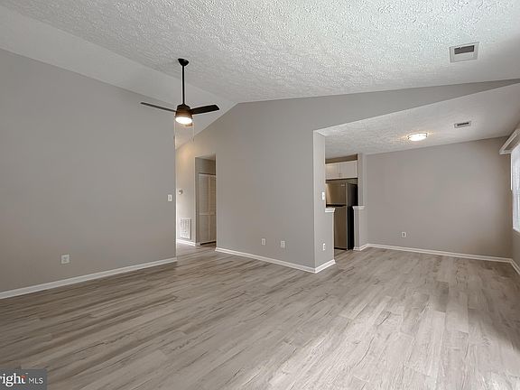 5th image of 2287 Vine Hill Ct