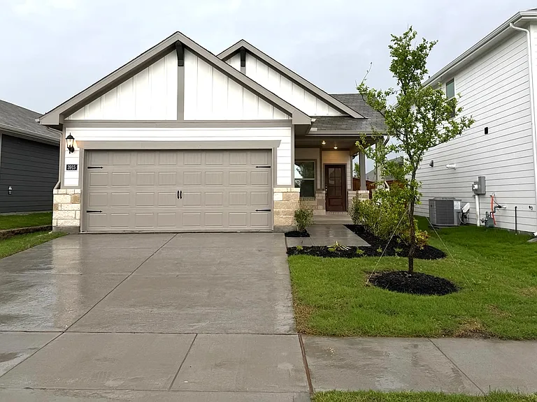 3915 Marble Falls Dr — Photo 1