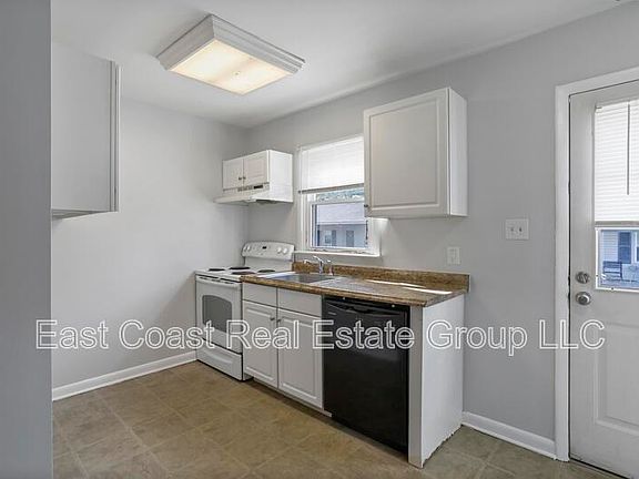 4th image of 13628 Pennsylvania Ave APT 31
