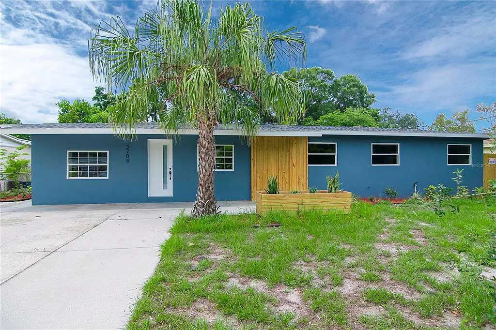 5 bed, 2.0 bath, 1416 sqft, $2,800 — Photo 1