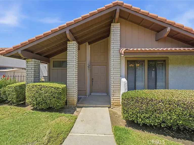 1286 Antigua Cir — Photo 1