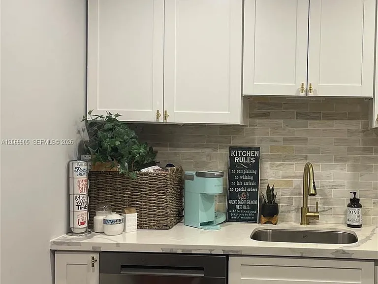1401 SW 134th Way #305C — Photo 4