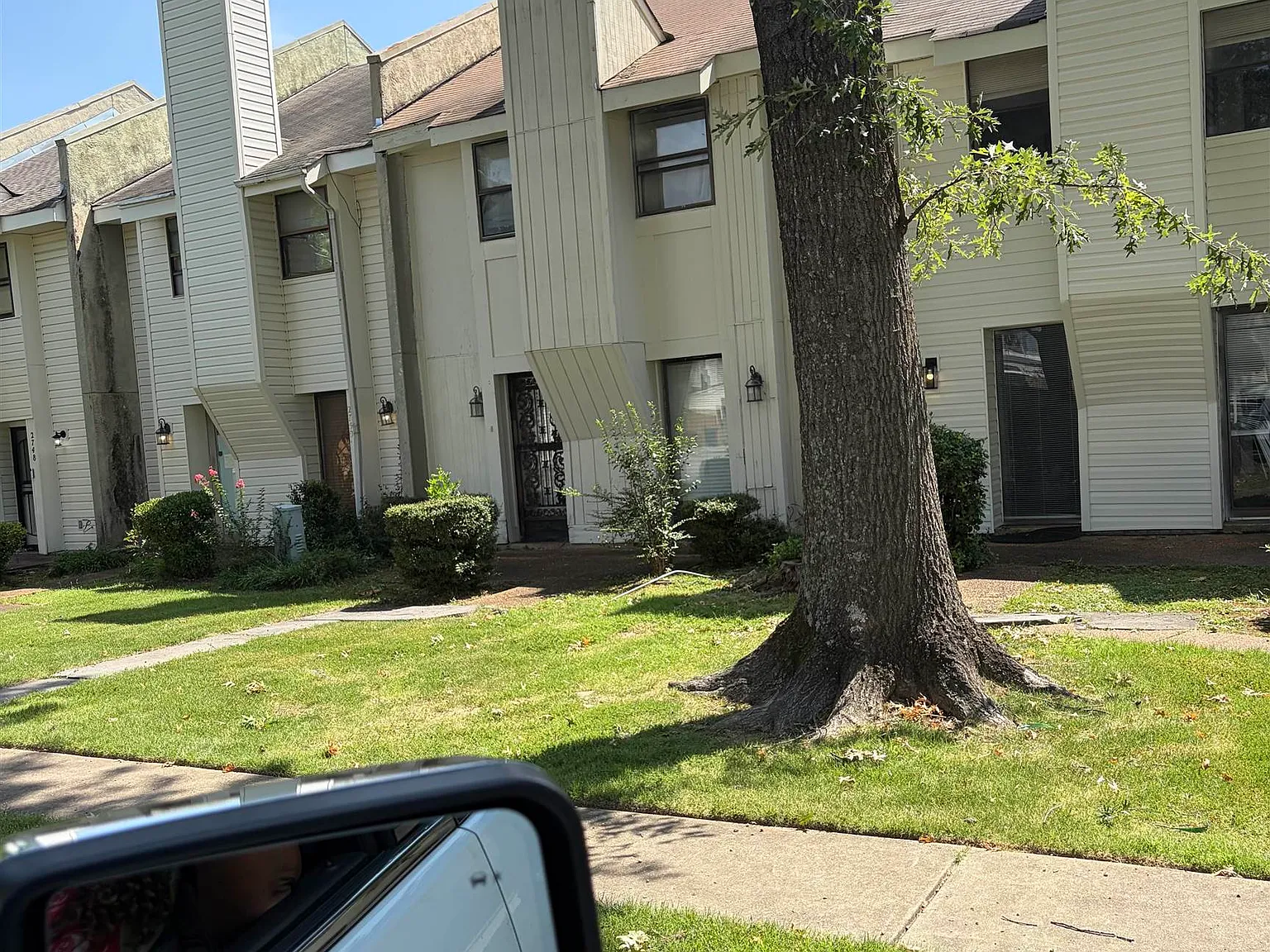 2 bed, 1.5 bath, 1235 sqft, $1,200 — Photo 1